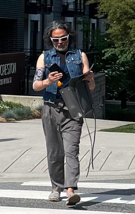 Street style — denim & motion