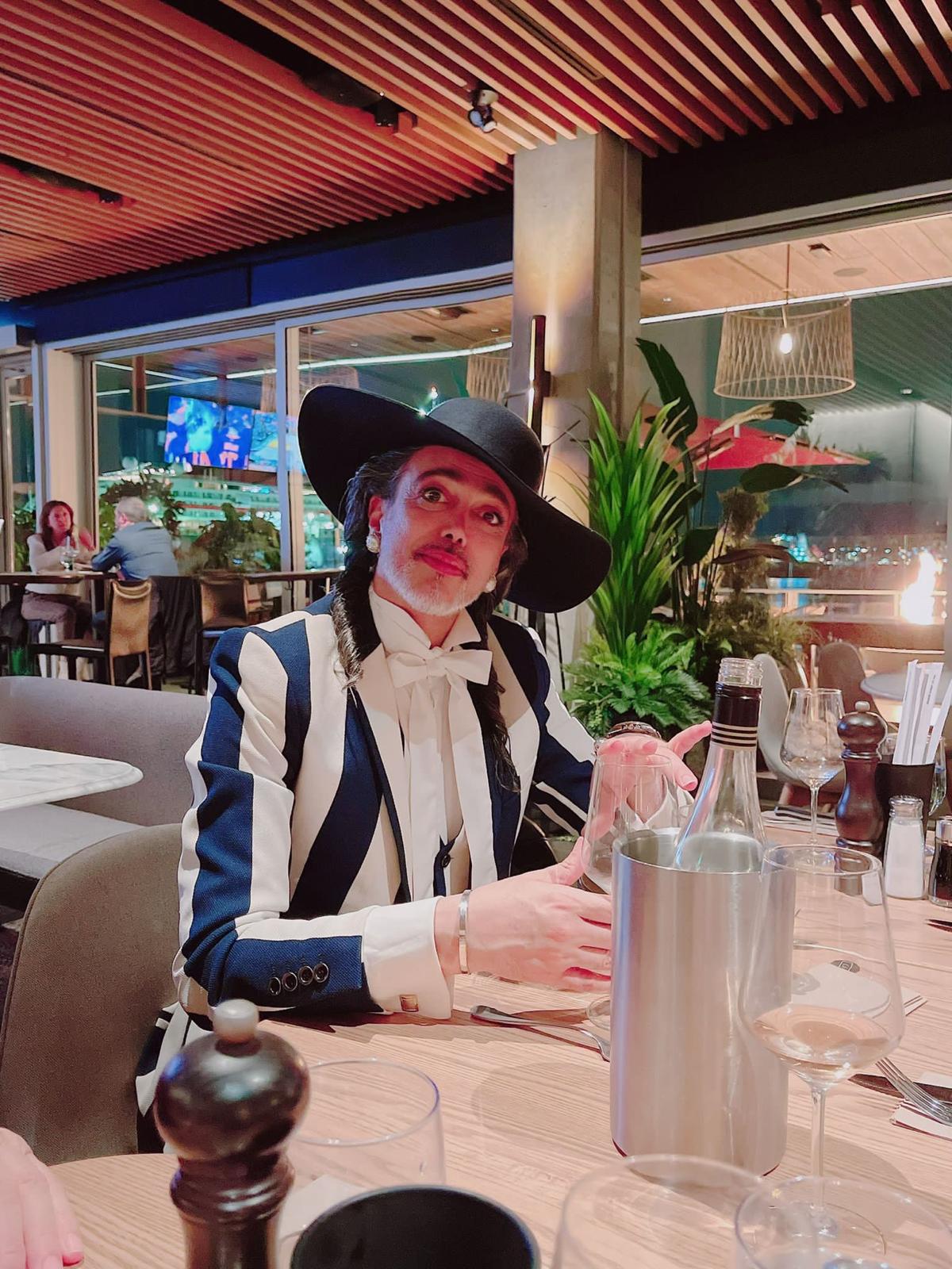 Evening wear — theatre of self