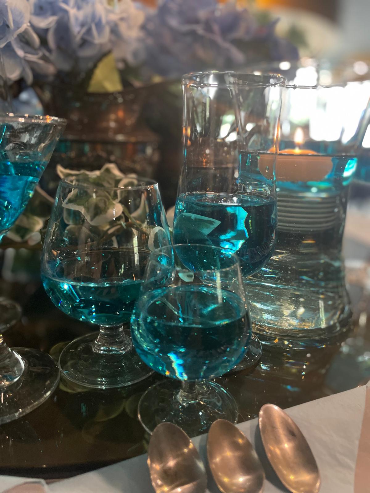 Table setting — azure glass & hydrangea